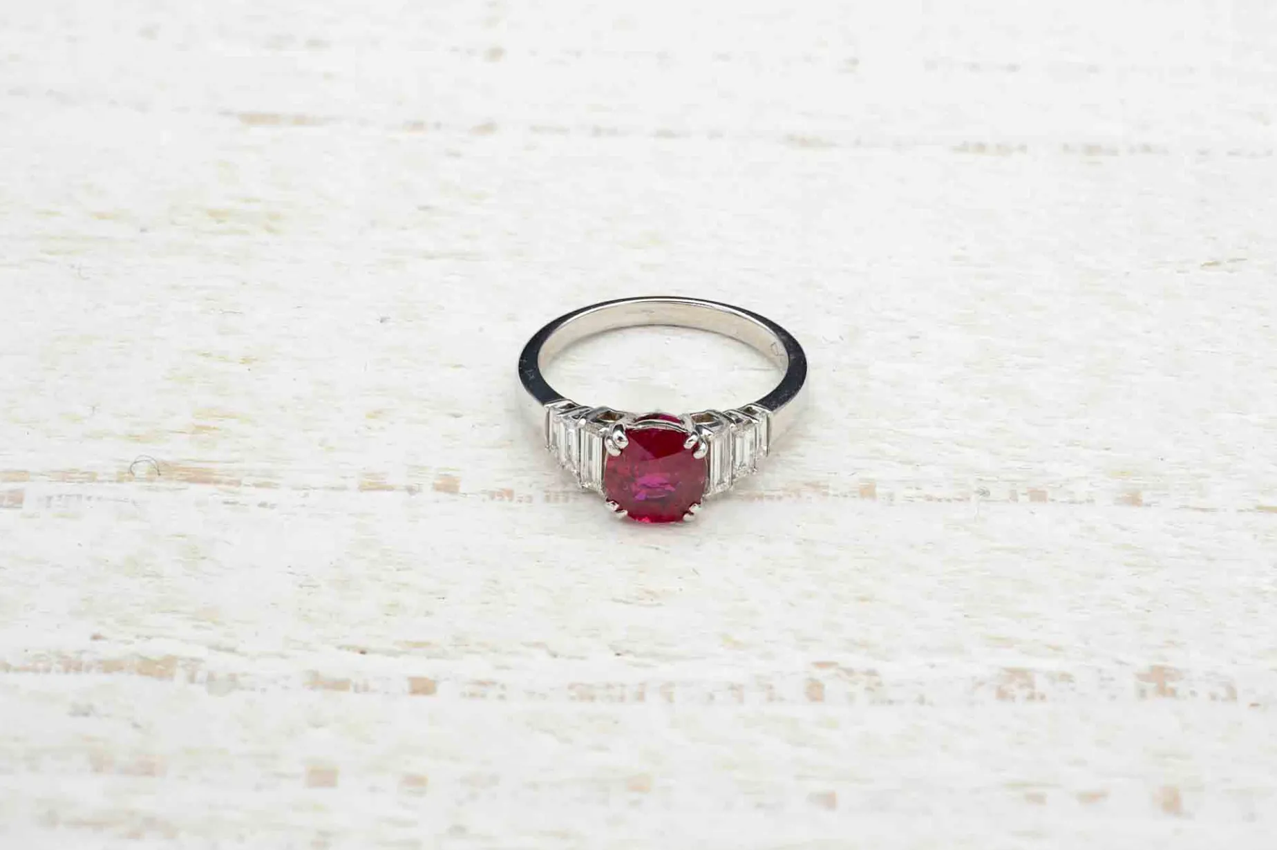 Bottazzi Blondeel Bague rubis et diamants baguettes en or blanc 18k Store