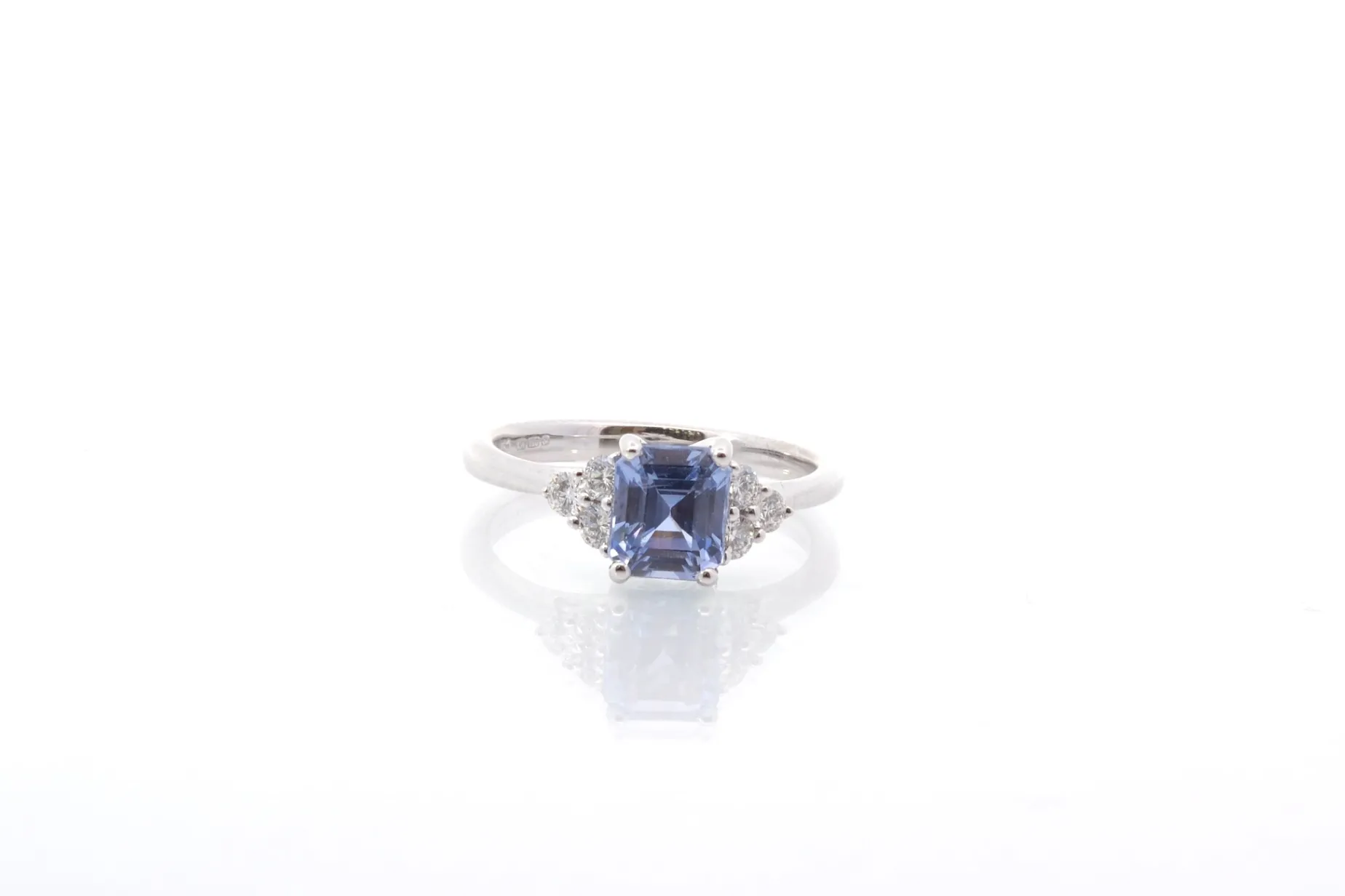 Bottazzi Blondeel Bague saphir de 1,58 cts et diamants en or blanc 18k Fashion