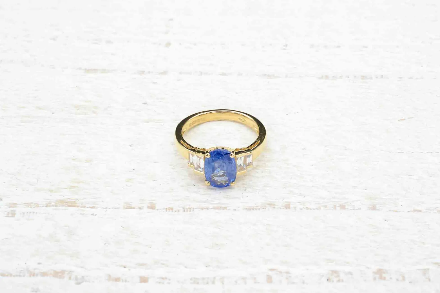Bottazzi Blondeel Bague saphir ovale et baguettes en or jaune 18k Online