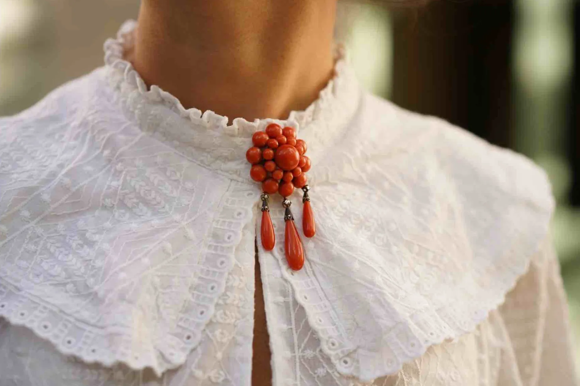 Bottazzi Blondeel Broche fin 19e corail et diamants en or jaune 18k Outlet